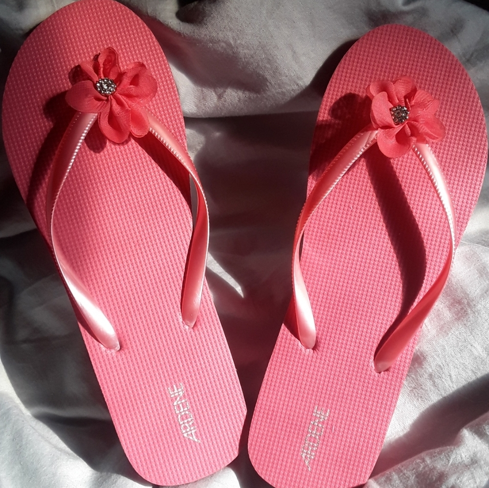 🌴2 pair for $8 Summer Flip Flops🌴